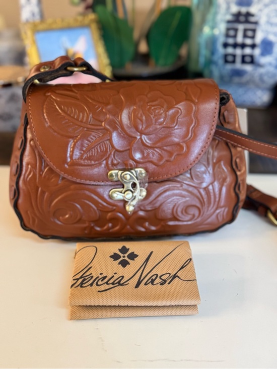 Patricia Nash Handbags - 🤎 NWT PATRICA NASH LUCIA TAN ROSE TOOLED MICAELA BAG! 🤎🤎